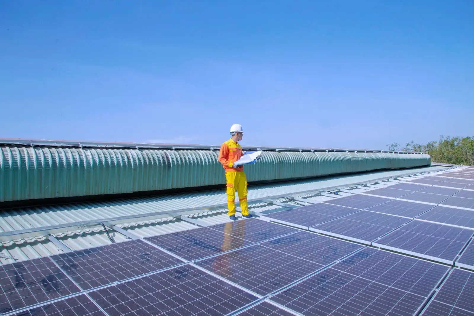 2025年职业装面料技术趋势:环保与功能性的融合应用