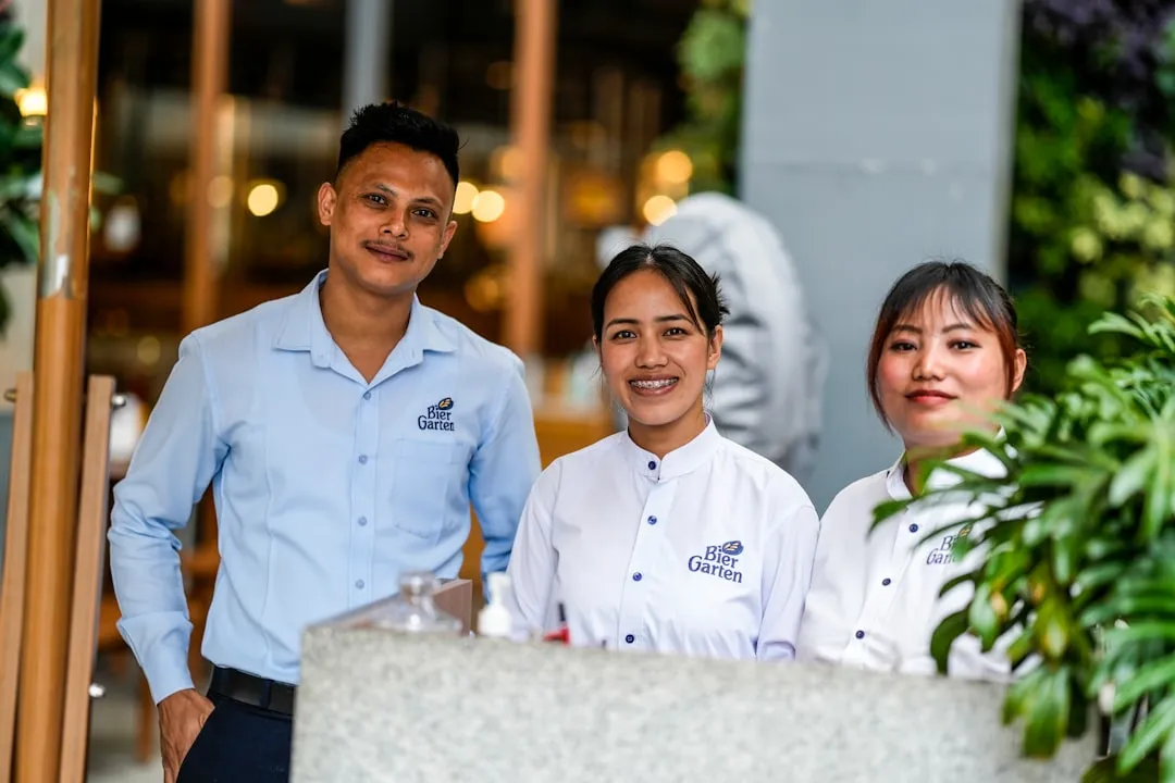 衬衫定制与西裤搭配方案:打造酒店及企事业单位统一形象的专业建议正文配图 2